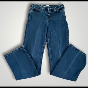 Levi Sz 8 Long. Perfectly slimming boot cut 512 Women’s jeans 32 length